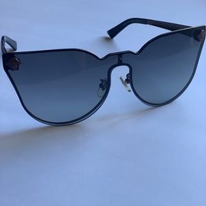 Versace authentic Sunglasses Brand New With Case